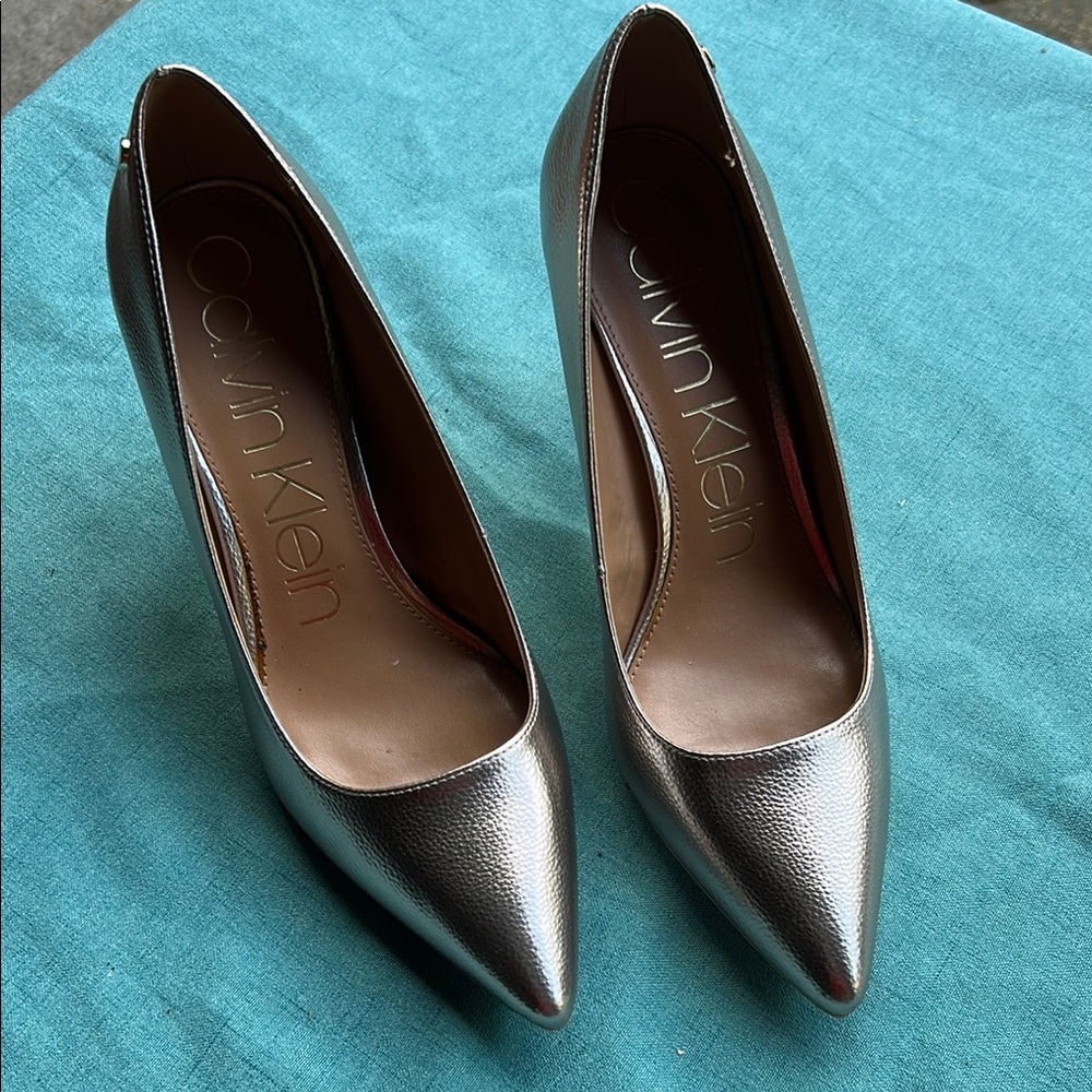 Calvin Klein Pewter Women's Pebbled Texture Pumps